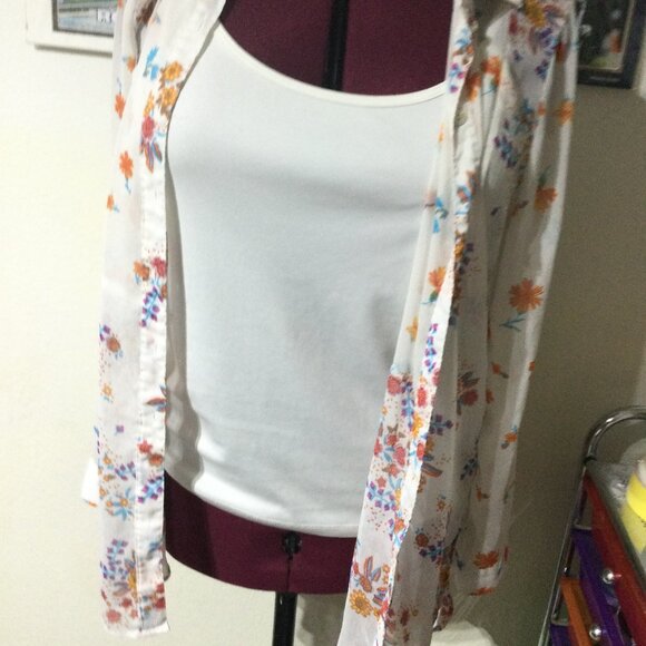 2 TOPS, HOPE SPRINGS LONG BUTTON UP BLOUSE W/TANK TOP + BLACK TOP - Picture 4 of 9